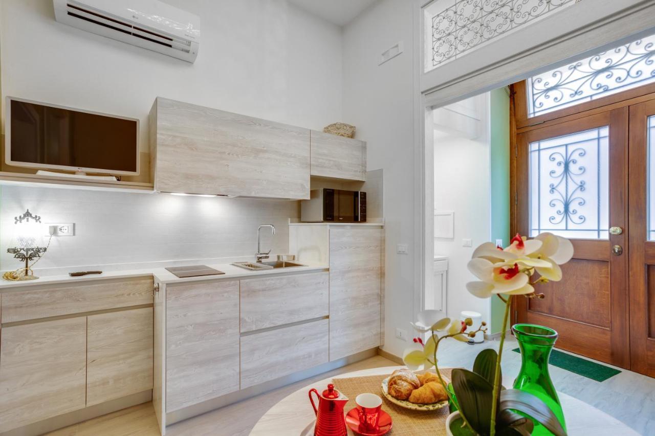 Madame Bari' Suite Apt In The Heart Of บารี ภายนอก รูปภาพ